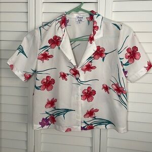 Beautiful hawaiian Sunset & Sixth button up, collar blouse with flowers